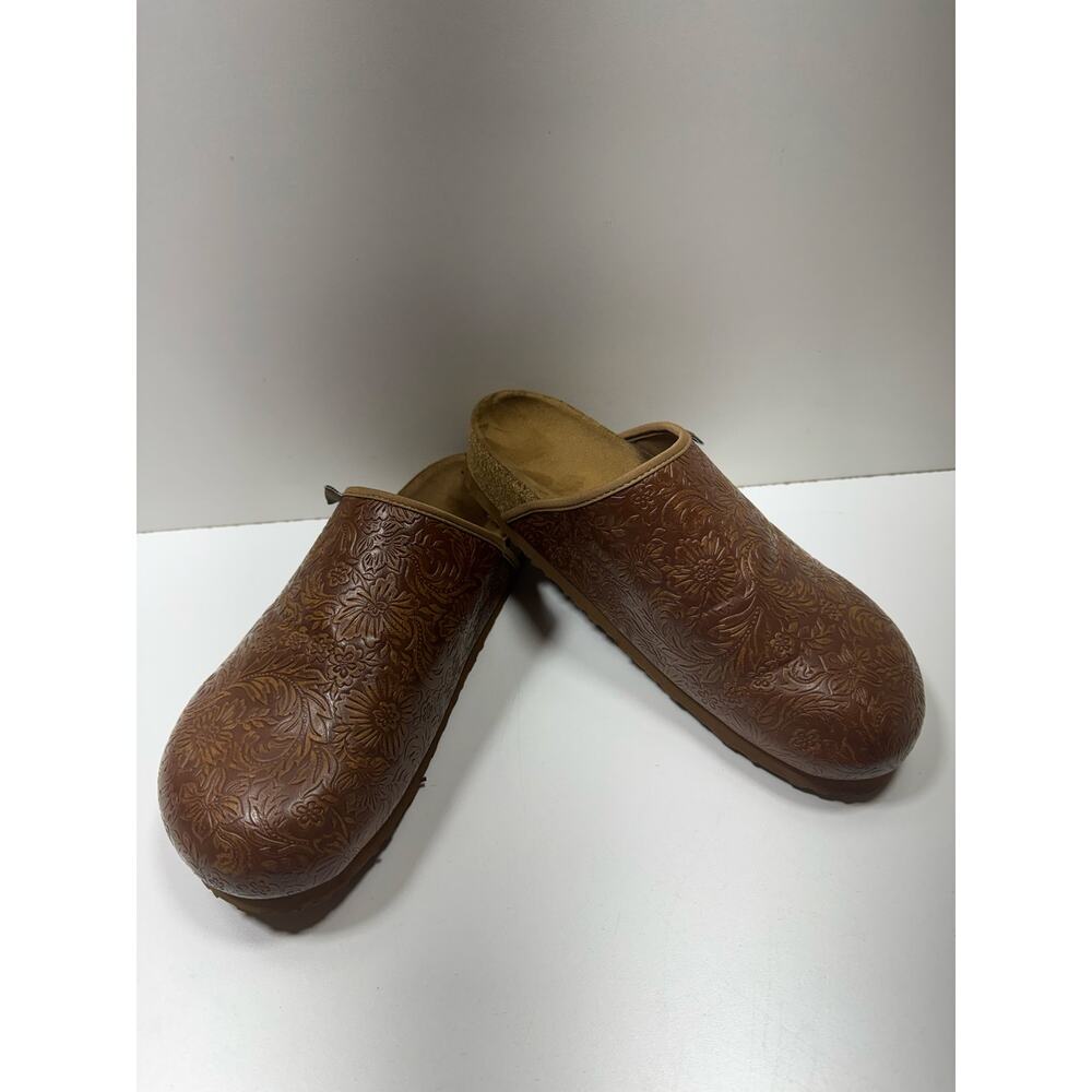 Flops Women’s Sofia Floral Tooled Slip On Mule Clogs Brown Sz 9.5 Boho Flaw